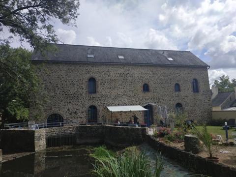 Le Moulin De Meral Montsurs Экстерьер фото