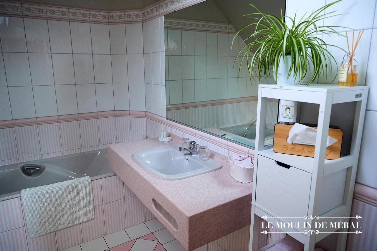 Le Moulin De Meral Montsurs Экстерьер фото